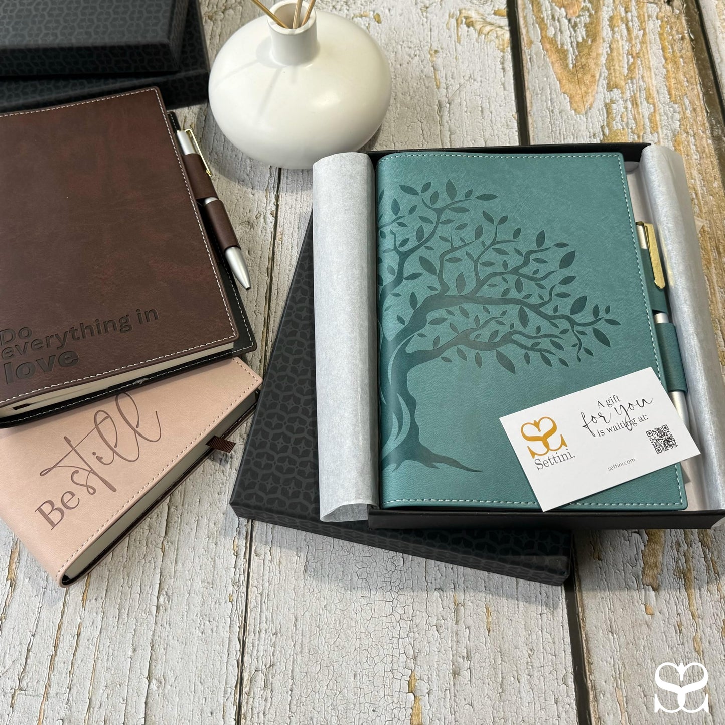SETTINI® Tree of Life Refillable Writing Journal for Women & Men - Vegan Leather Lined Journal Notebook with Premium Pen - A5 (8.75 x 6 inches), 256 Pages of 100gsm Paper, Beautiful Gift Box Included