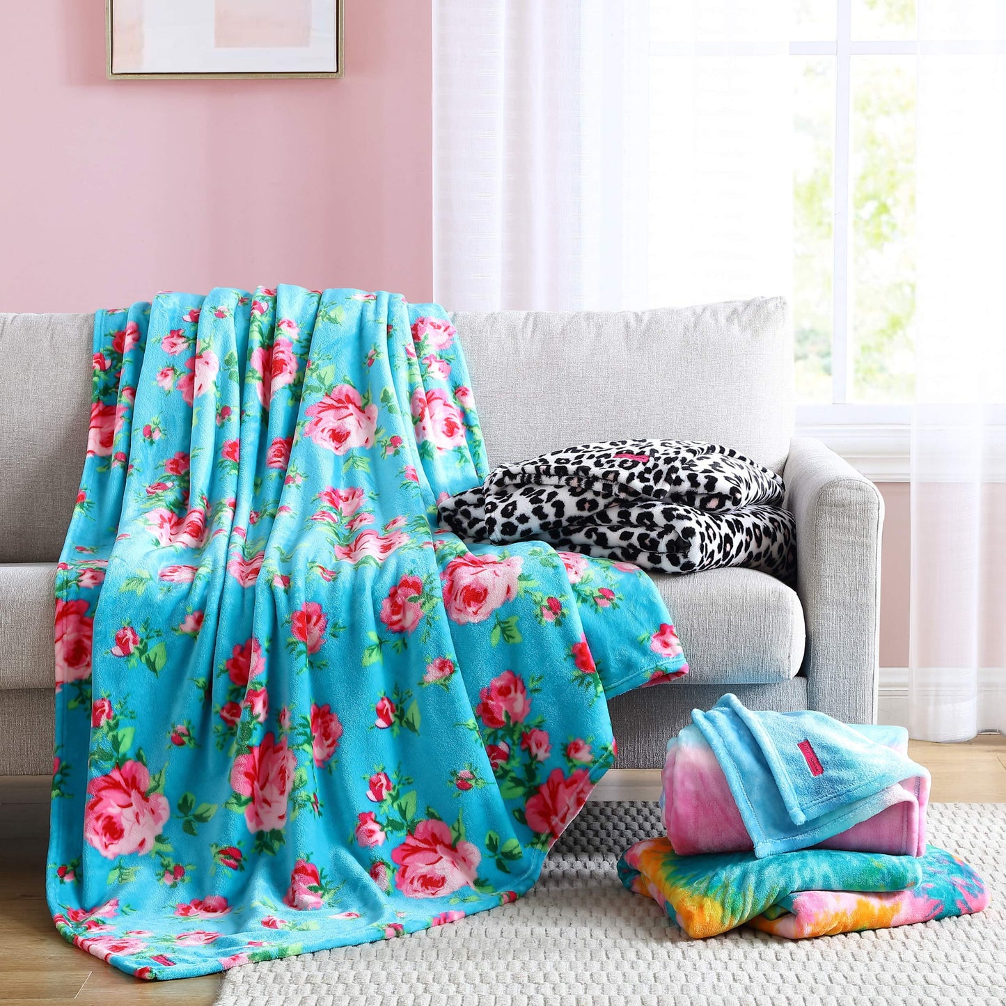 Betsey Johnson - Blanket, Ultra-Soft Plush Bedding, Warm & Cozy, Oversized Room Essentials (Bouquet Day, King)