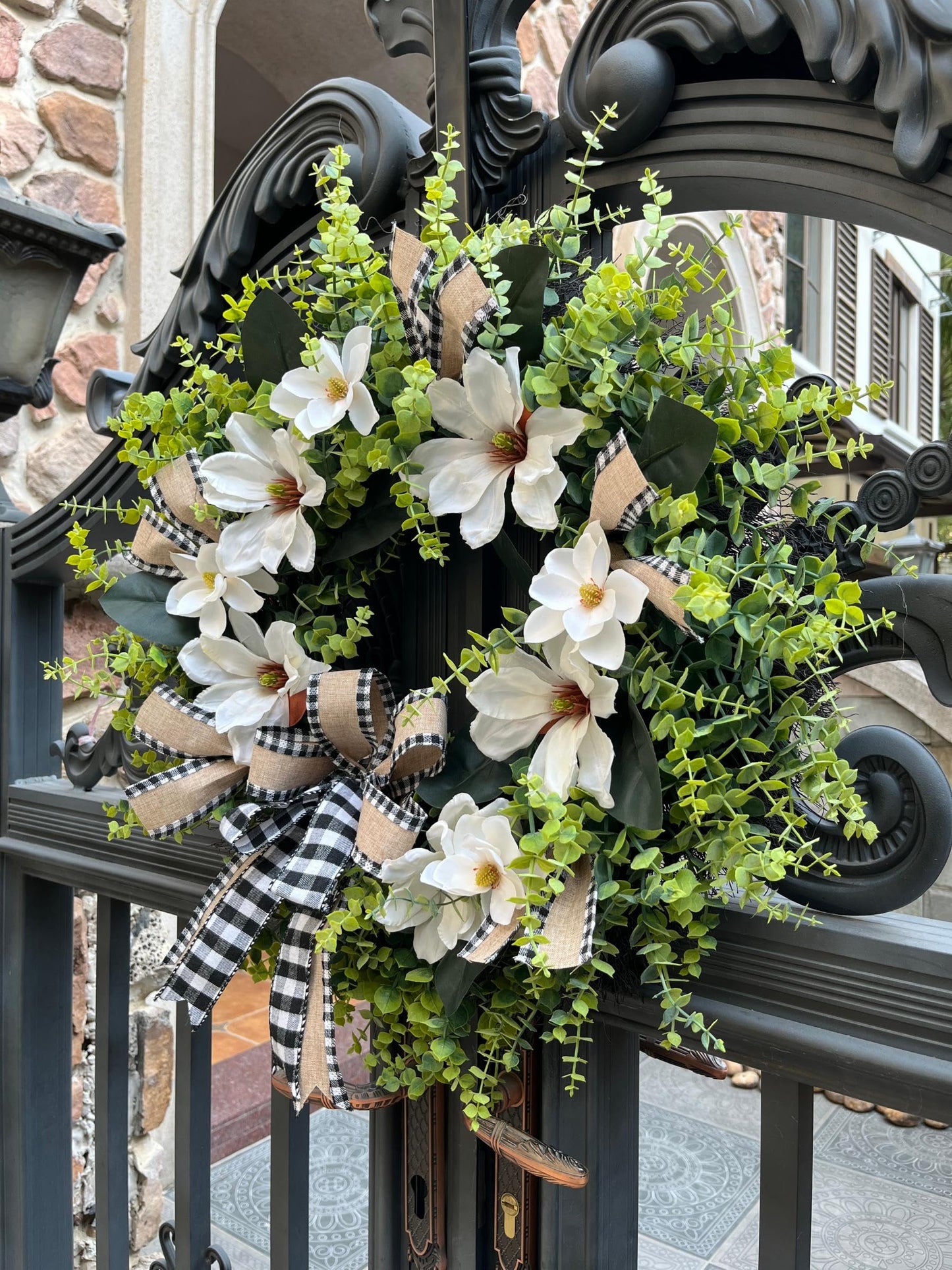 IVKHE 24 Inch Artificial Magnolia Wreath for Front Door – Farmhouse Boxwood Greenery Wreath with Buffalo Plaid Bow, Year-Round Rustic Home Wall Decor for Porch, Entryway, Living Room