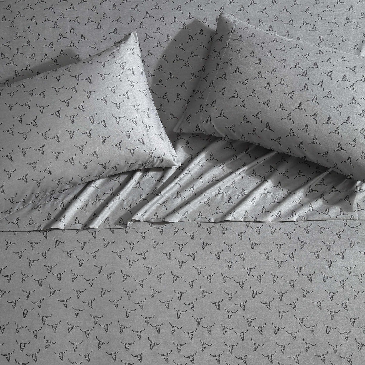 Wrangler - King Size Sheet Set, Ultra-Soft & Wrinkle-Resistant Bedding for Year Round Comfort, Deep Pockets, Bed Sheets with Matching Fitted Sheet & Pillowcases (Steer Skulls Grey)