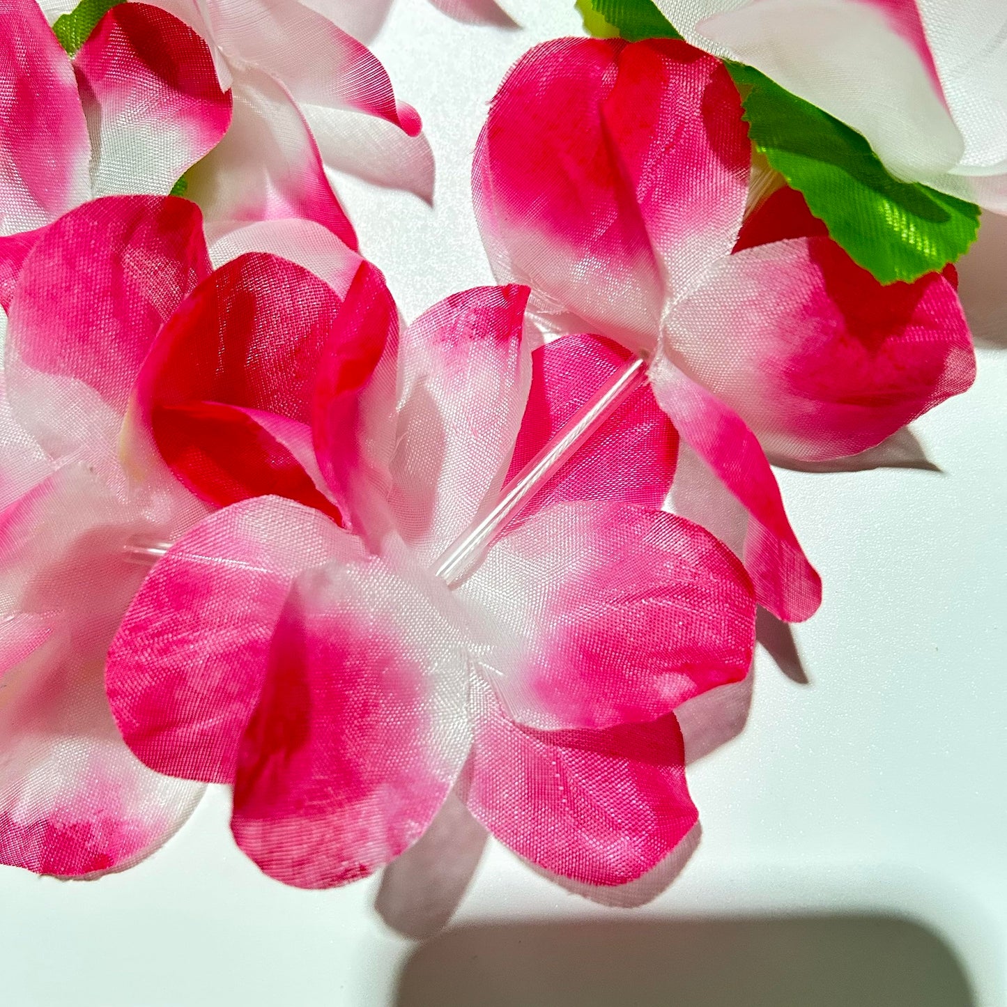 200pcs Hawaiian Leis for Beach Party Decors , Luau Birthday Party Decorations, Hawaiian Necklace Silk Flower leis for Luau Beach Birthday Party Decorations and Party Supplies