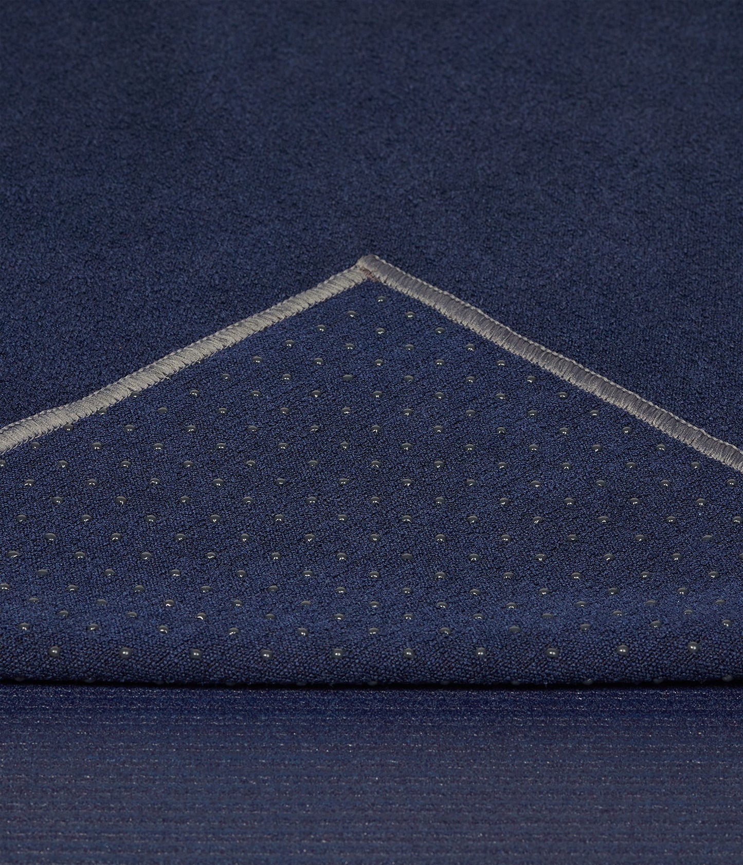 Manduka Yogitoes Yoga Mat Towel - Lightweight, Quick Drying Microfiber, Non Slip Skidless Technology, Use in Hot Yoga, Vinyasa and Power, 71" x 24", Midnight