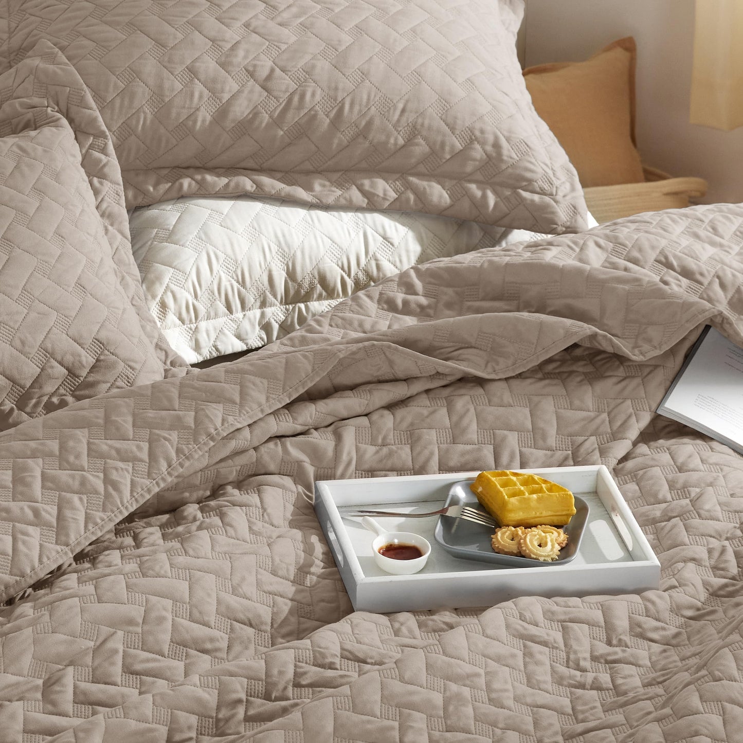 Bedsure California King Quilts - Lightweight Bedspreads Cal King Size with Basket Weave Pattern, Soft Quilt Bedding Set, Taupe Comforter Set Coverlet for All Seasons with 2 Pillow Shams (111" x 106")