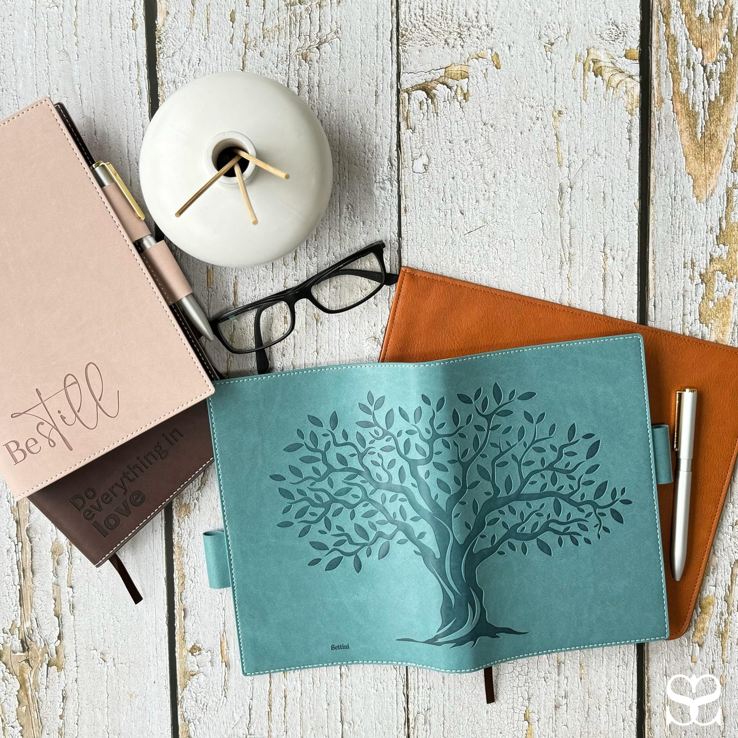 SETTINI® Tree of Life Refillable Writing Journal for Women & Men - Vegan Leather Lined Journal Notebook with Premium Pen - A5 (8.75 x 6 inches), 256 Pages of 100gsm Paper, Beautiful Gift Box Included