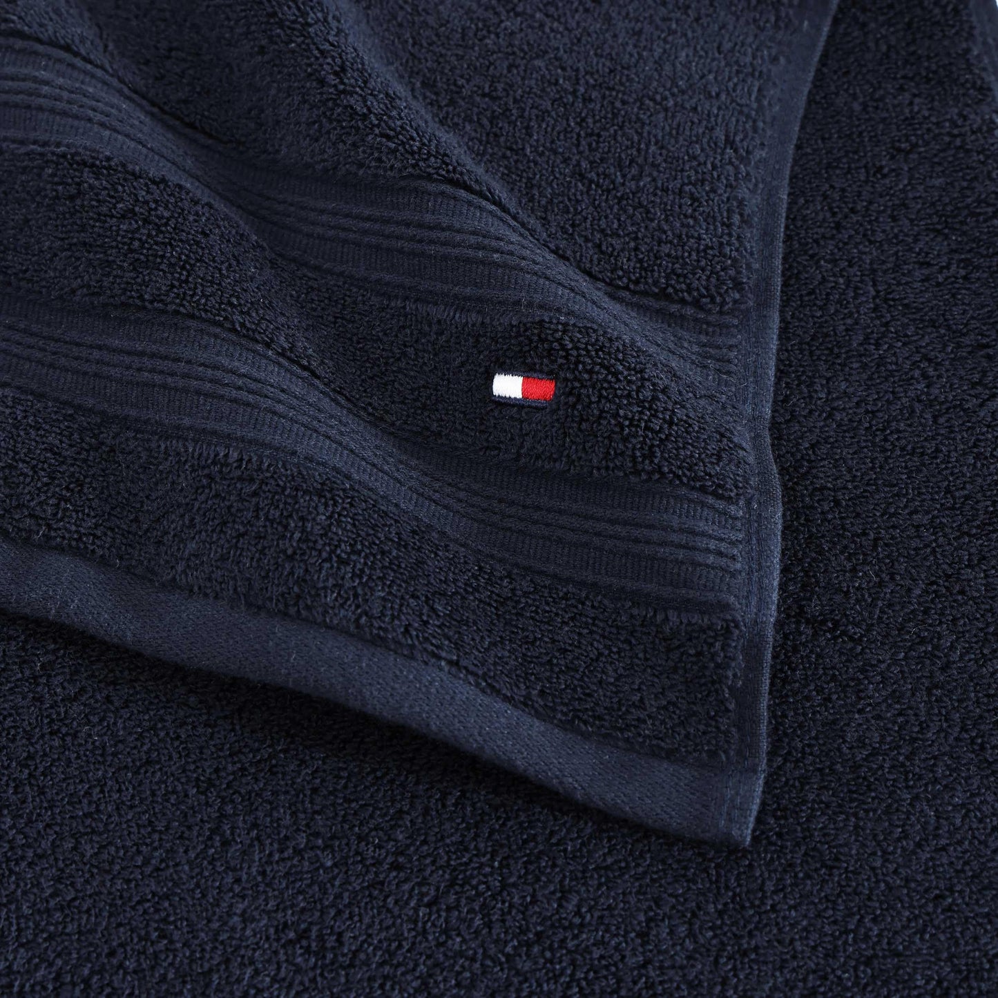 Tommy Hilfiger - Bath Towels, Ultra-Soft & Quick Drying with Zero Twist, 600 GSM Bathroom Towels with Iconic Flag Accent (Harborside Solid Navy, 6 Piece)