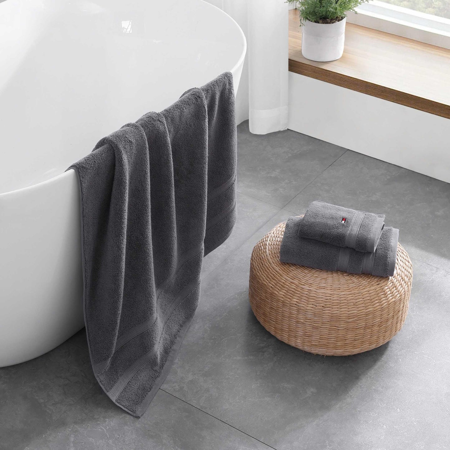 Tommy Hilfiger – Bathroom Towels, Soft Cotton Washcloths, Bath & Hand Towel Set, Zero Twist, Medium Weight & Highly Absorbent, Set of 6, College Dorm Room Essentials (Harborside Charcoal)