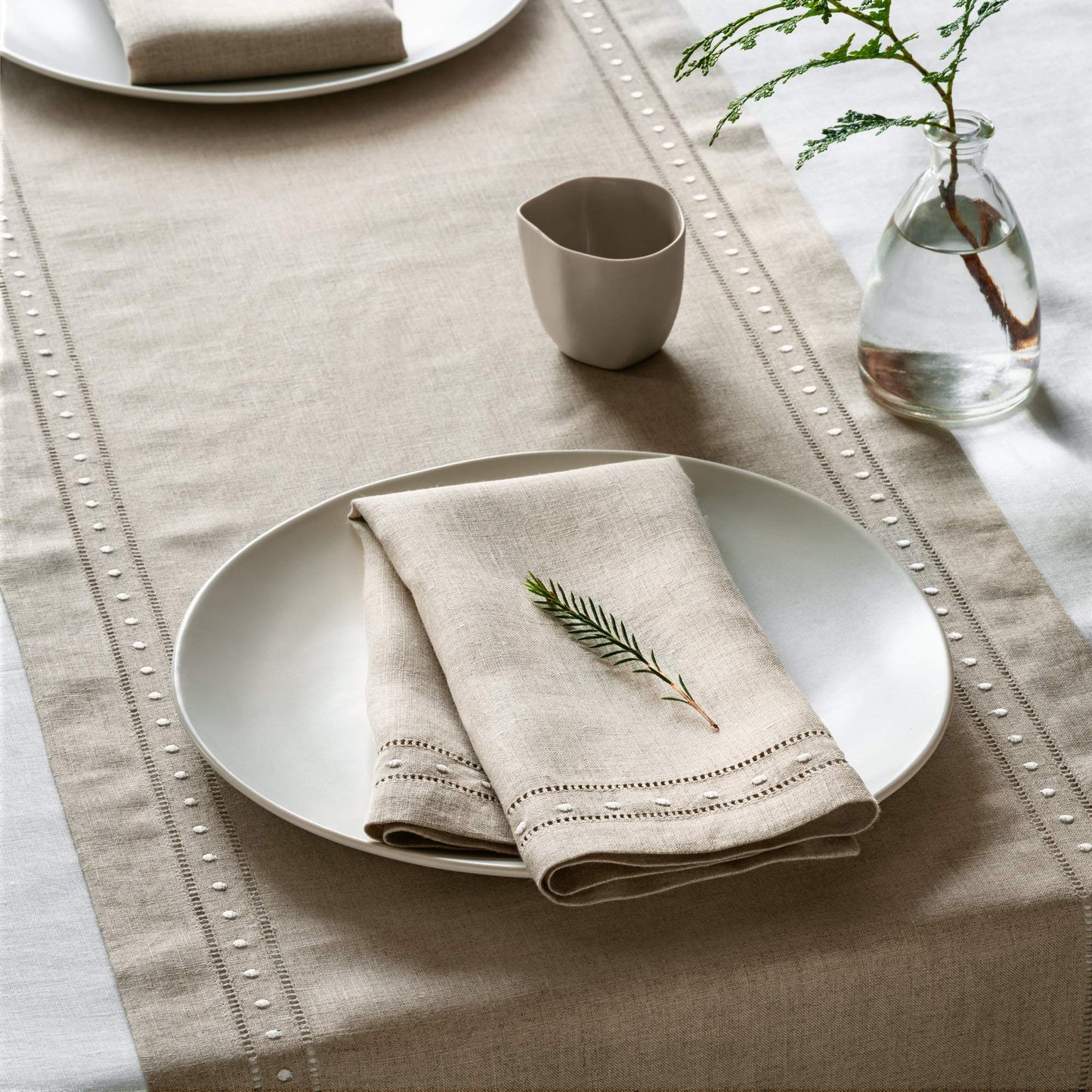 Linen Napkins Set of 4-100% Flax Linen Natural Dinner Napkins with Embroidered Dot 18 x 18 inch - Hemstitch Cloth Napkins Washable for Easter Day and Spring Decor