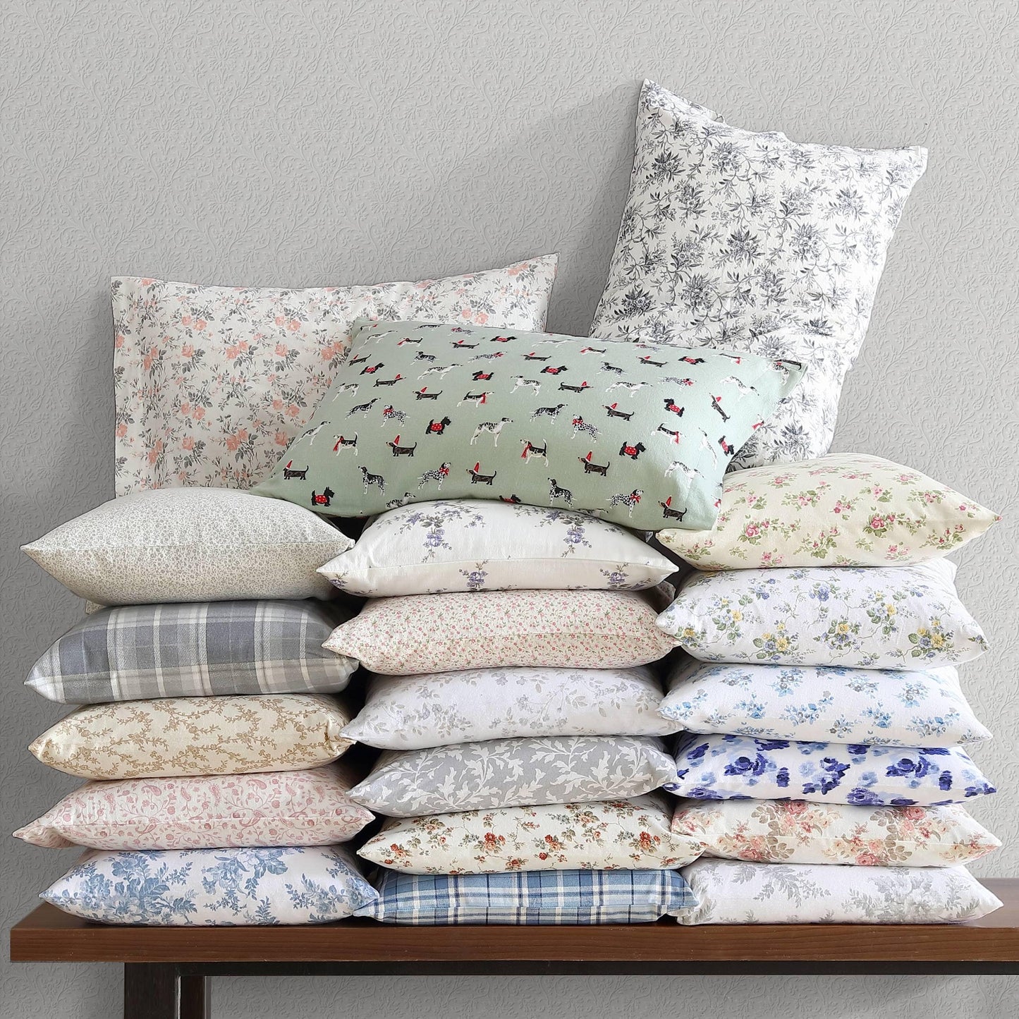 Laura Ashley - Flannel Sheets Queen Size, Anti-Pilling & Wrinkle Resistant Cotton, Touchably Soft for All-Season Comfort - Bed Sheets with Matching Pillowcases & Fitted Sheet (Le Fleur Orange)