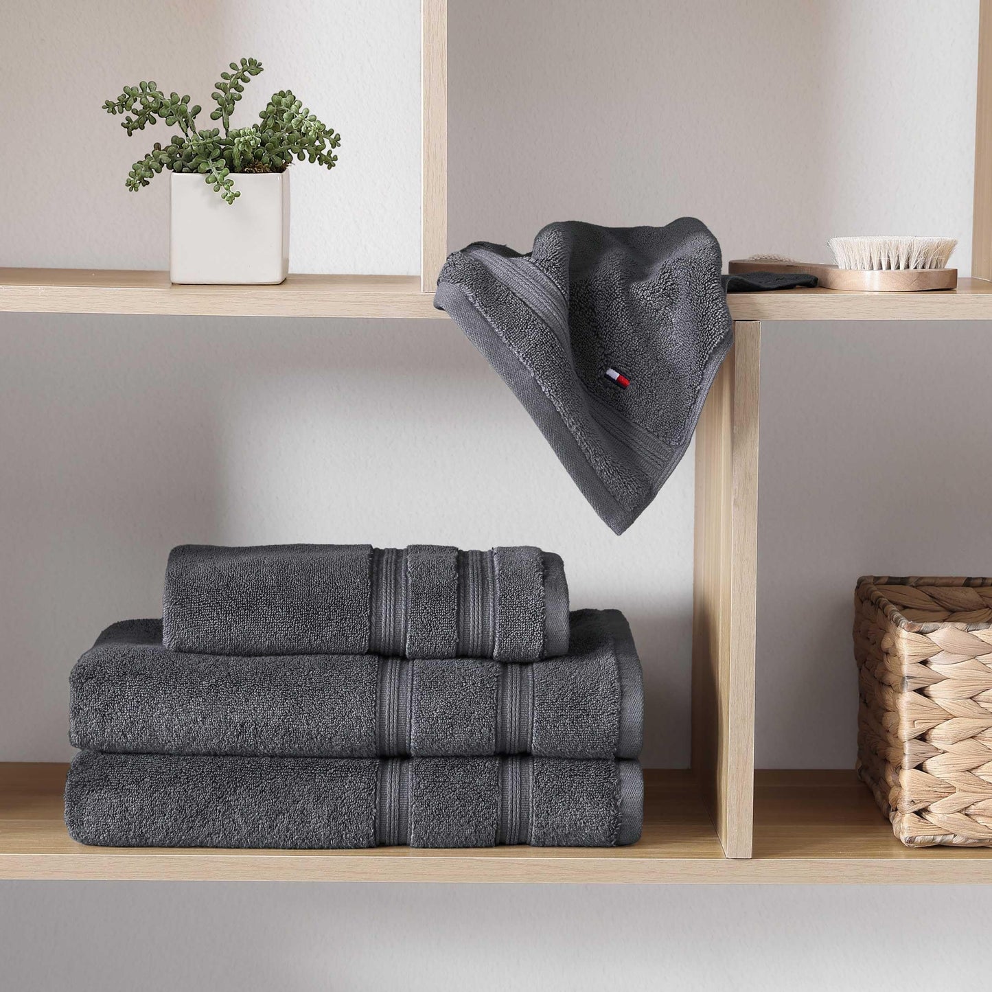 Tommy Hilfiger – Bathroom Towels, Soft Cotton Washcloths, Bath & Hand Towel Set, Zero Twist, Medium Weight & Highly Absorbent, Set of 6, College Dorm Room Essentials (Harborside Charcoal)