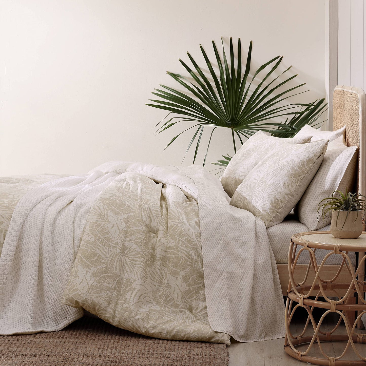 Tommy Bahama - Queen Duvet Cover Set, Reversible Cotton Bedding Set with Matching Shams, Coastal Inspired Bedding Essentials (Costa Blanca Beige, Queen)