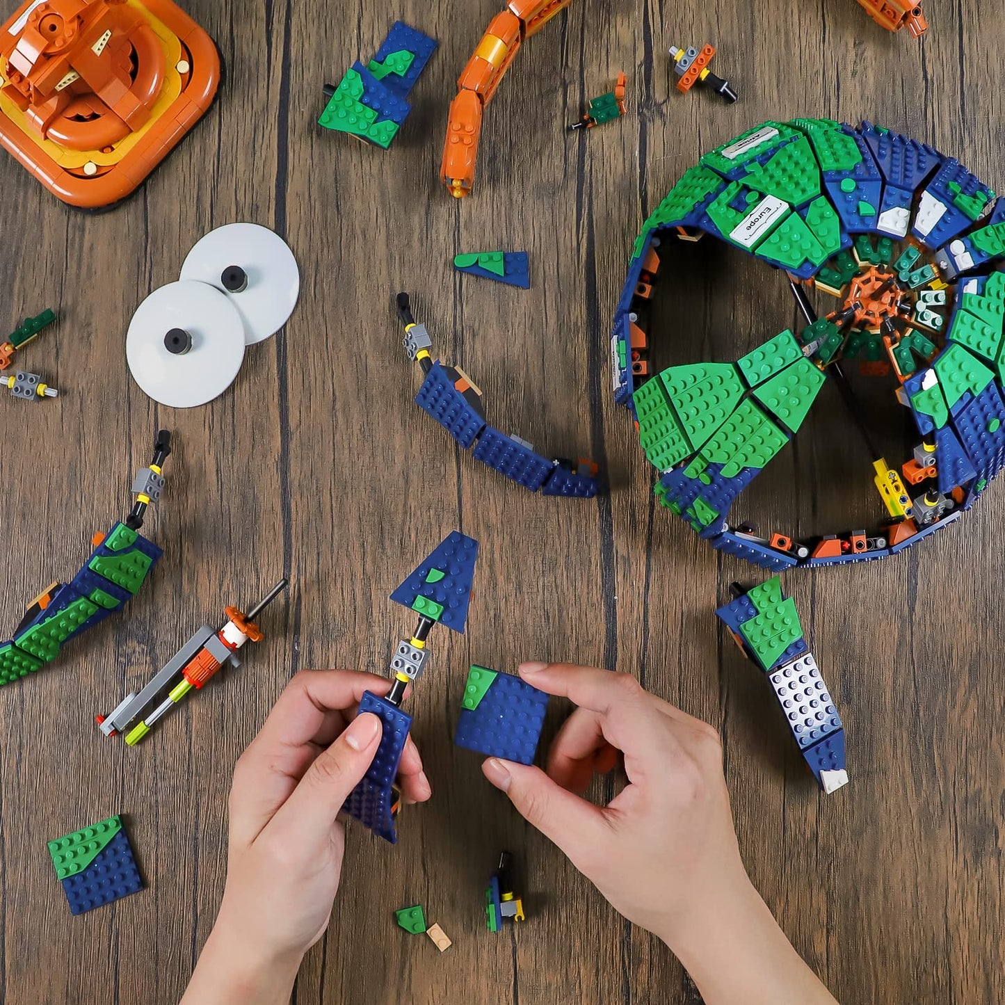 Ideas The Globe Mini Building Set for Adults,2514 Pcs Build Home Decor World map Spinning Globe Gifts for who Love Travel and Geography