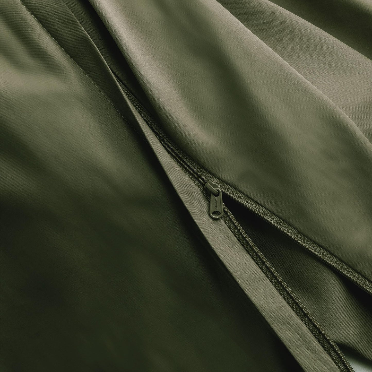 MooMee Duvet Cover Set 100% Extra Long Staple Cotton 600 Thread Count Silky Sateen Smooth Luxury Soft Breathable Durable Hotel Quality Bedding, 3 Pieces (Olive Green, Queen 90"x90")