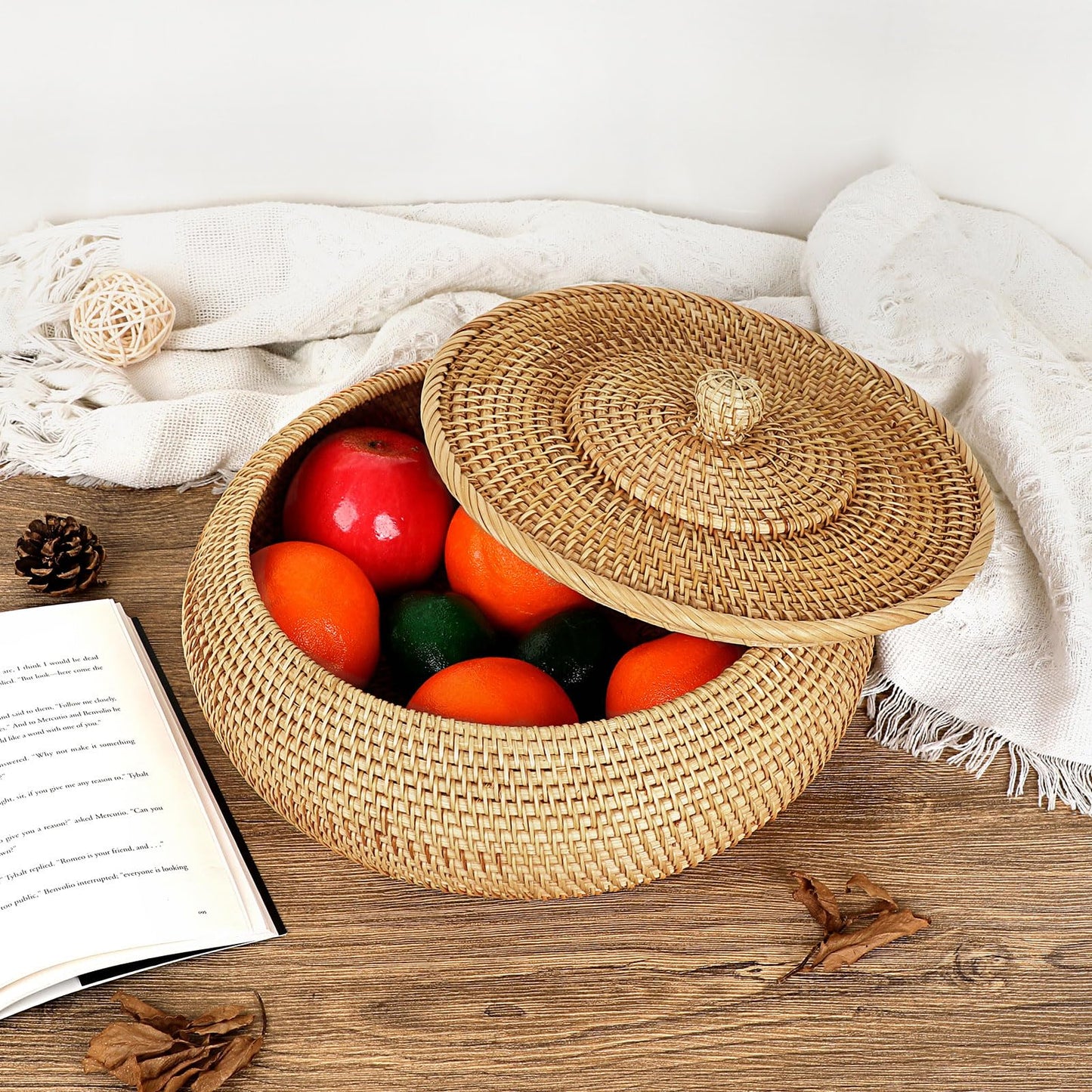 Hipiwe Round Rattan Boxes with Lid, X-Large Woven Bread Basket Natural Rattan Basket Wicker Rattan Storage Box Decorative Basket for Coffee Table Farmhouse Picnic Fruit Storage Basket