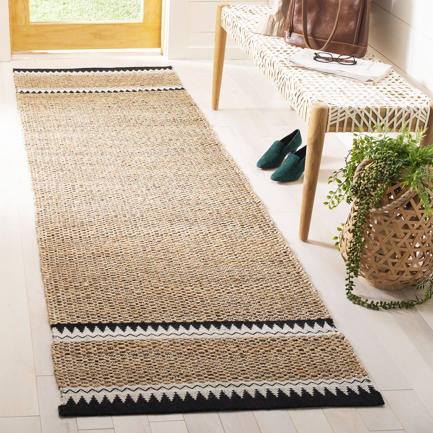 SAFAVIEH Natural Fiber Collection Runner Rug - 2'3" x 6', Natural & Black, Handmade Farmhouse Boho Coastal Rustic Jute, Ideal for High Traffic Areas in Living Room, Bedroom (NF874B)