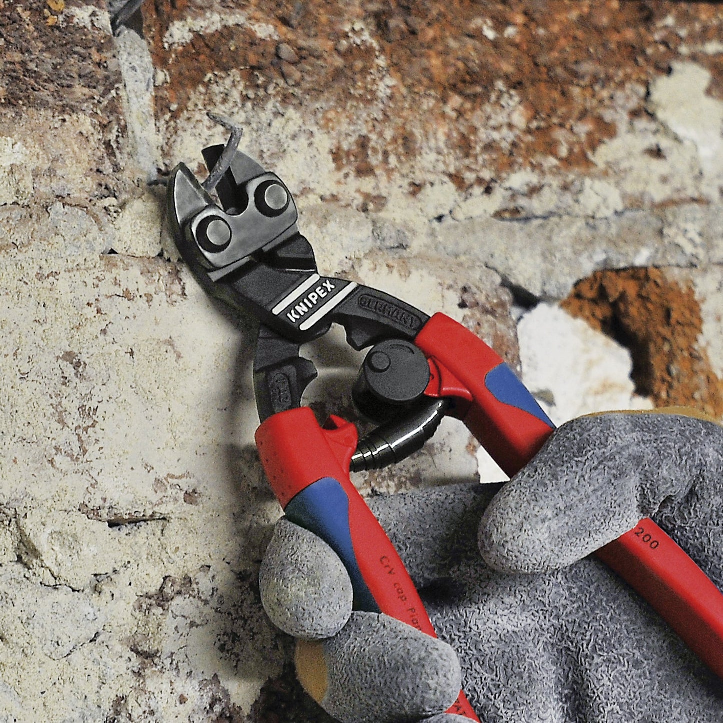 KNIPEX High Leverage Compact Bolt Cut Notched Blade Tether Att