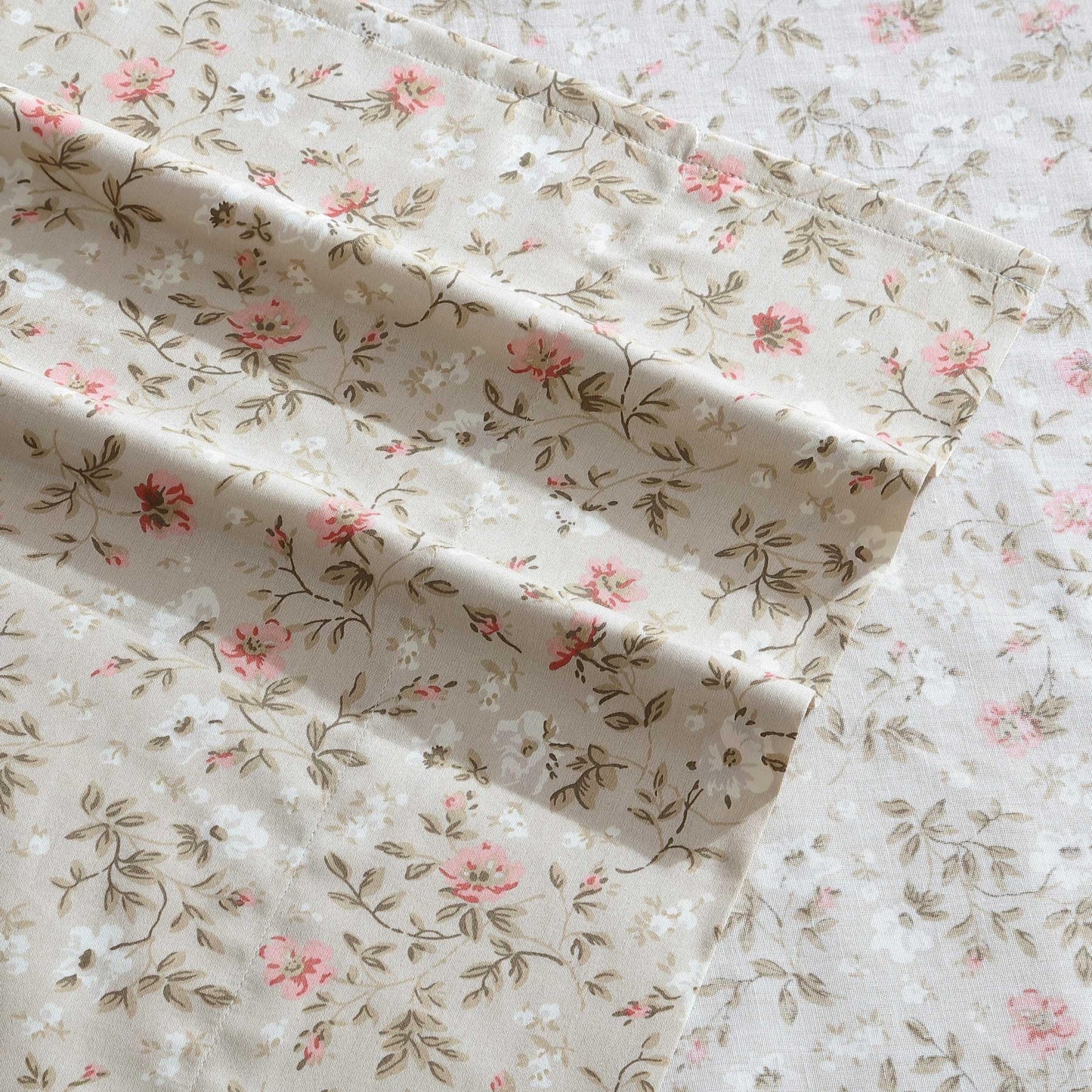 Laura Ashley – Queen Size Sheet Set, Soft & Silky Cotton Sateen Bedding with Fitted Sheet and Pillowcases, Floral Room Decor, Deep Pocket, College Dorm Room Essentials (Bonnie Beige)