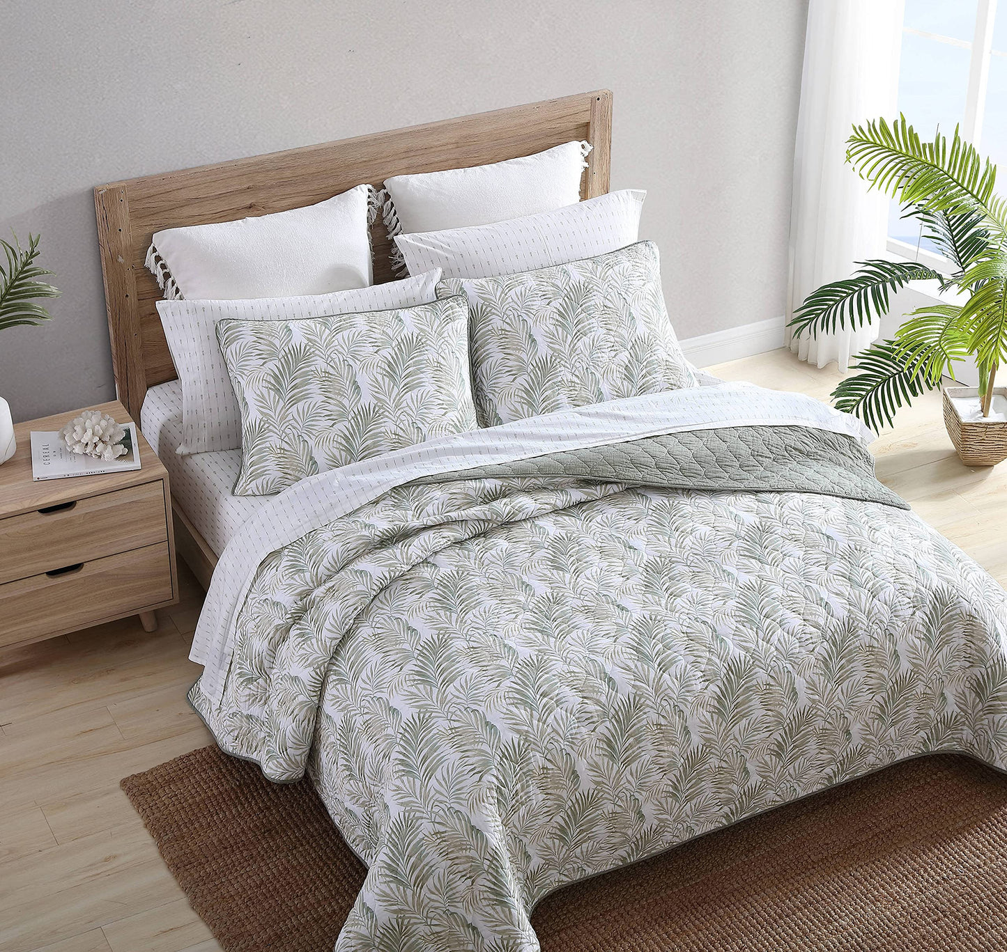 Tommy Bahama - Queen Quilt Set, Reversible Cotton Bedding with Matching Shams, Soft Coastal Bedspread, Super Soft Bedding Set (Maui Palm Green, Queen)